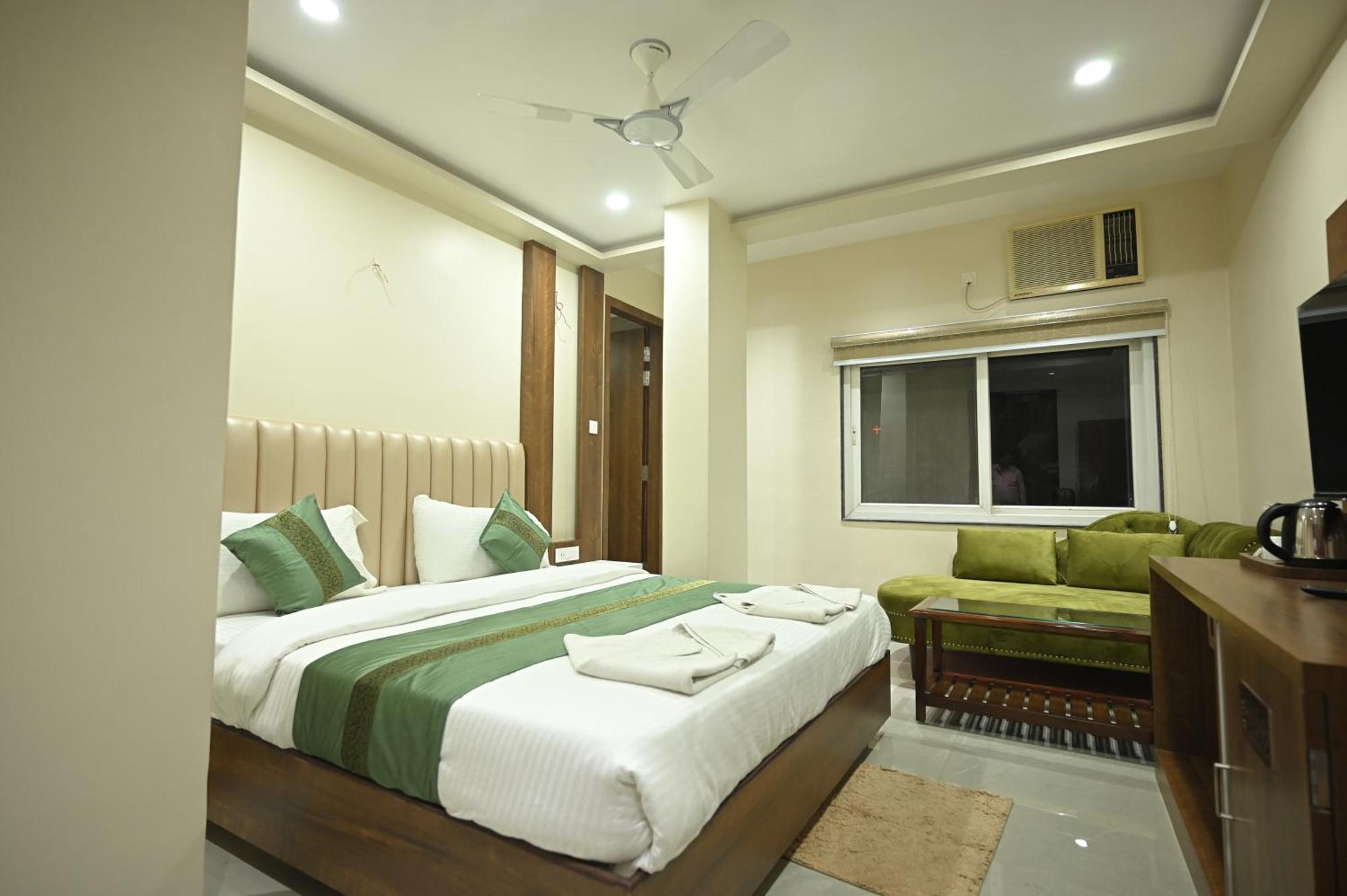 Hotel Saffron 3*