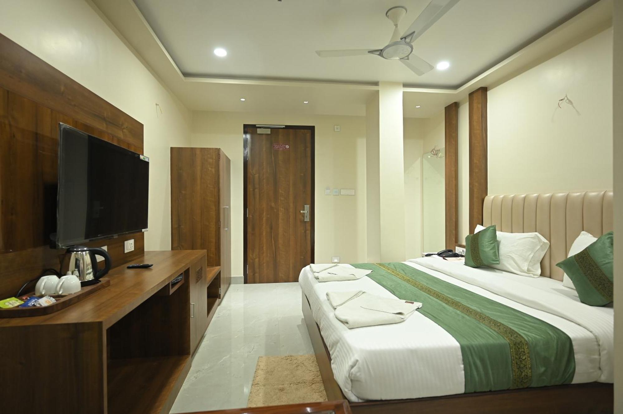 Saffron Hotel